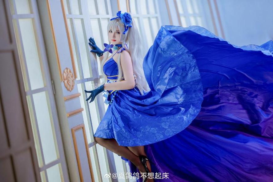 极为精致，夏鸽鸽该起床的套图绝对是每个cosplay迷的必备